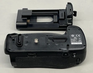 NIKON MB-D18 BATTERY GRIP (D850) - Foto 1 di 6