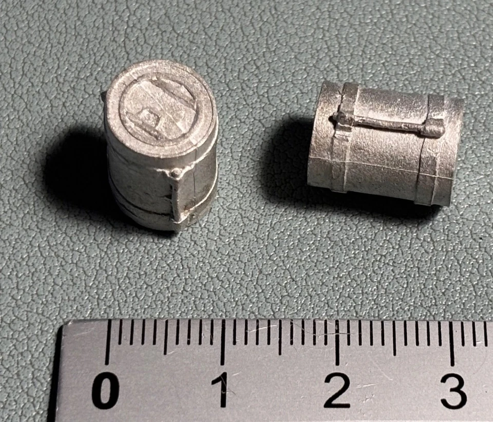 MB MODELS 1051 - T-34 SMOKE CANS (2pcs) - 1/35 WHITE METAL - Immagine 1 di 2