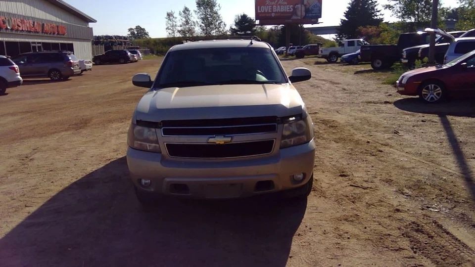 (LOCAL PICKUP ONLY) Front Bumper With Fog Lamps Opt T96 Fits 07-14 SUBURBAN 1500 Foto 1 de 4