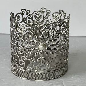 BATH & BODY WORKS SNOWFLAKE SWIRL PEARL LARGE 3 WICK CANDLE HOLDER Holiday - Picture 1 of 7