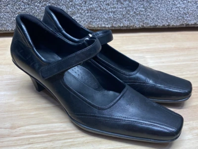 Zapatos negros Ecco para mujer talla 37 dos pulgadas tacón gancho y bucle correa punta cuadrada Foto 1 de 4