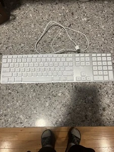 Apple A1243 Wired USB Keyboard W/ Numeric Keypad White Genuine Tested - Picture 1 of 1