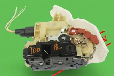 Volkswagen Jetta MK5 2005-2010 actuador de cierre de puerta trasero izquierdo del lado del conductor Foto 1 de 4