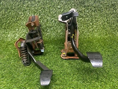 NISSAN 370Z 2009 - 2022 OEM CLUTCH AND BRAKE PEDAL PEDALS ASSEMBLY - Image 1 of 2