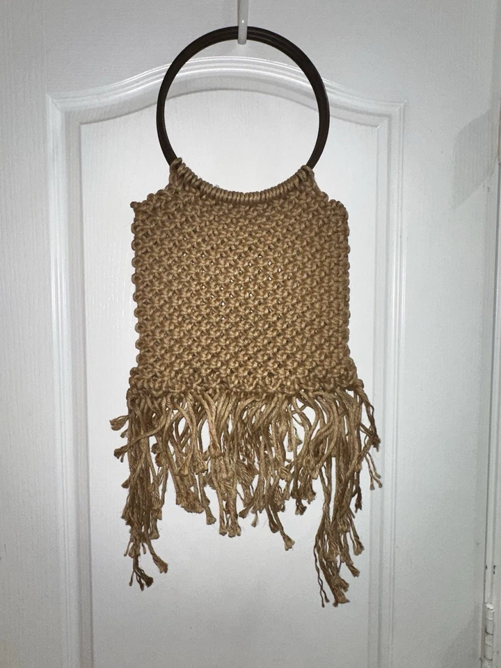 70-е Винтаж-Макраме, Вязание крючком/Тканый материал, Дерево, Двойная Ручка, Бежевая Длинная Бахрома - Изображение 1 из 4