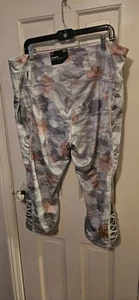 Women's Activewear Capris (Leggings)Sz 3X Plus Size Floral Design - Picture 1 of 3