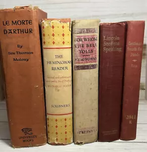 5 Vintage Old Worn book lot Red Gold Maroon Decor Shelf Prop Staging Hemmingway - Foto 1 di 20