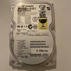 Seagate Medalist 4321 ST34321A 9K2003-308 4,3 Go interne, 5400 tr/min, IDE 3,5" - Photo 1/2