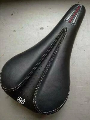 NUEVO STOCK ANTIGUO WTB VELOCIDAD V COMP SILLÍN ASIENTO NEGRO MTB BICICLETA DE TURISMO 265X145MM Foto 1 de 4