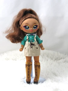 Na Na Na Surprise Teens 11 Zoll Modepuppe Amelia Outback weich beweglich 2021 - Bild 1 von 7