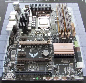 Płyta główna ASUS Sabertooth Z77, Intel i7-3770K, 32 GB RAM i karta Wi-Fi - Zdjęcie 1 z 12