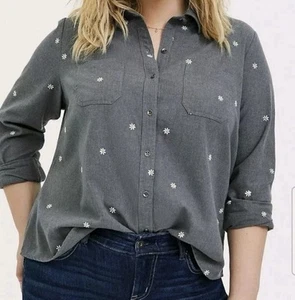 Torrid Daisy Embroidered Floral Button Down Top Size 4X Long Sleeve Gray NEW - Picture 1 of 10