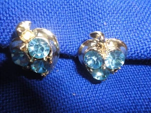 Beautiful Blue Crystal Rhinestone Vintage Earrings Screw Back Unsigned - Picture 1 of 2