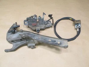 🥇86-92 TOYOTA SUPRA MA70L FRONT HOOD LOCK LATCH BRACKET CABLE SET OEM - Imagen 1 de 14