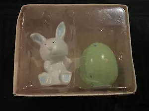Vintage Russ Berrie Easter Bunny and egg salt and pepper shakers stoneware NIB - Picture 1 of 5