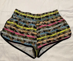 Op Ocean Pacific Damen Junior fast Vintage Shorts Gr. M 7-9 tropisches Tarnmuster Regenbogen - Bild 1 von 7
