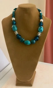 LOVELY CHUNKY PRELOVED NECKLACE IN TURQUOISE GLASS BEADS - Picture 1 of 2