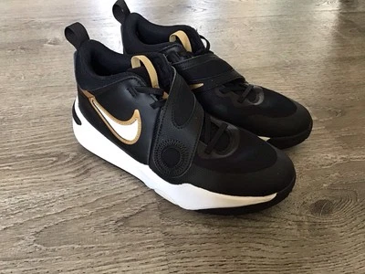 Nike Youth Size 7Y Team Hustle Kids Basketball Sneaker Black Gold DV8996-004 - Image 1 of 4