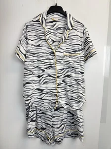 Secret Treasures 2 Pc Pajama Set Women's 2X Top & Shorts Button Up Zebra Print - Picture 1 of 10