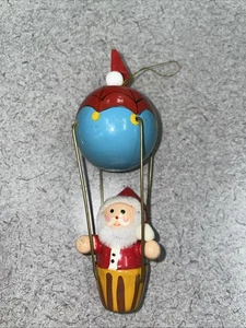 Vintage handbemalter Weihnachtsmann aus Holz im Heißluftballon Holz Weihnachtsschmuck 5 Zoll - Bild 1 von 3