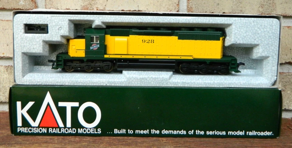 KATO HO Scale Chicago & North Western EMD SD40 Diesel Locomotive #37-018 (AS-IS) - Image 1 of 4