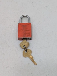 Vintage Used Master Lock 6835 Pro Series Padlock with 2 keys Orange Heavy Duty - Picture 1 of 12