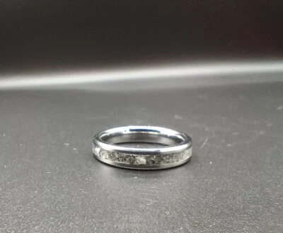 Anel de incrustação de sodalita fluorescente com banda de tungstênio, 4mm de largura, tamanho 7,5 - veja o vídeo - Imagem 1 de 3