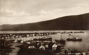Postal de Islandia, AKUREYRI, Panorama con Vapores (1933) - Imagen 1 de 2