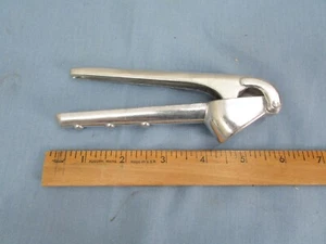 Vintage Cast Aluminum Garlic Press - Made In Taiwan - Picture 1 of 2