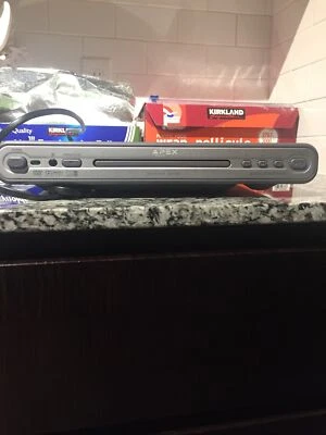 Reproductor de DVD Apex AD-1118 usado funcionando CON CONTROL REMOTO Foto 1 de 3