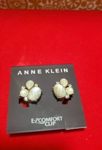 ANNE KLEIN GOLD-TONE CLIP-ON EARRINGS CRYSTAL & PLASTIC CABOCHON.  - Picture 1 of 3