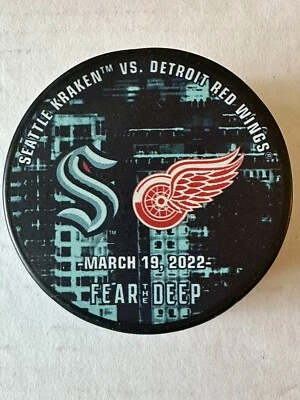 1º disco de partida SEATTLE KRAKEN Detroit Red Wings 19/03/22 Climate Pledge Arena - Imagem 1 de 4