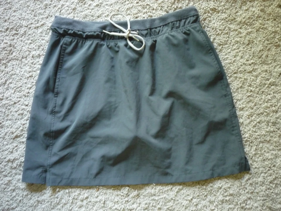 SKORT CHÁ VERDE TAMANHO PEQUENO-SAIA DE GOLFE-SHORTS SOB-ARDÓSIA--CORDÃO-BOLSO - Imagem 1 de 1