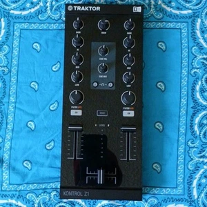 Native Instruments - Traktor Kontrol Z1 MK1 - DJ Interface Excellent Condition - Picture 1 of 13