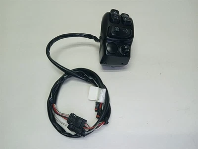Harley-Davidson 2015 Street Glide Right Hand Control Switches 71500129C - Image 1 of 4