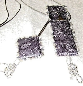 Gray & White Paisley Beaded Ribbon Scissor Case & Pincushion W/ Scissor - NEW - Picture 1 of 3