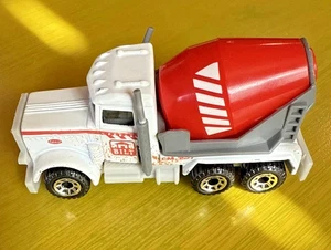 1981 Matchbox Peterbilt Cement Truck - Picture 1 of 5