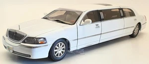 Sun Star 1/18 Scale Model Car 4201 - 2003 Lincoln Town Car Limousine - White - Picture 1 of 5