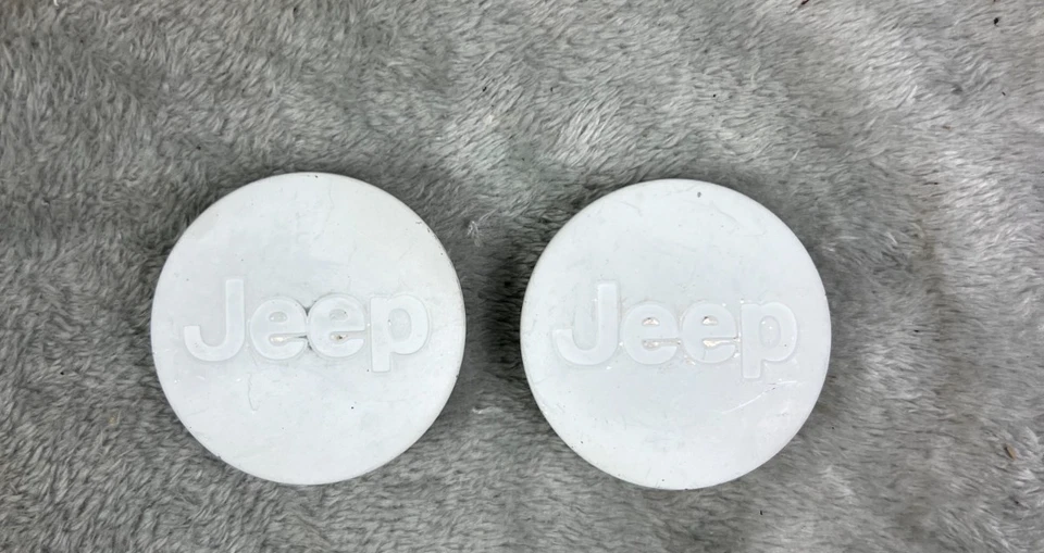 Tapa central de rueda blanca Jeep Wrangler Grand Cherokee Compass Commander 52090402AA Foto 1 de 4