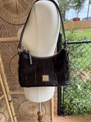 Dooney Bourke Denison Baguette Espresso  Foto 1 de 4
