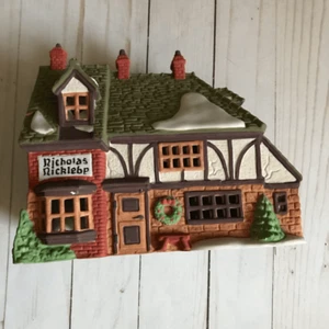 Abt. 56 Dickens Village Serie Nicholas Nickleby Cottage handbemalt 5925-0 - Bild 1 von 10