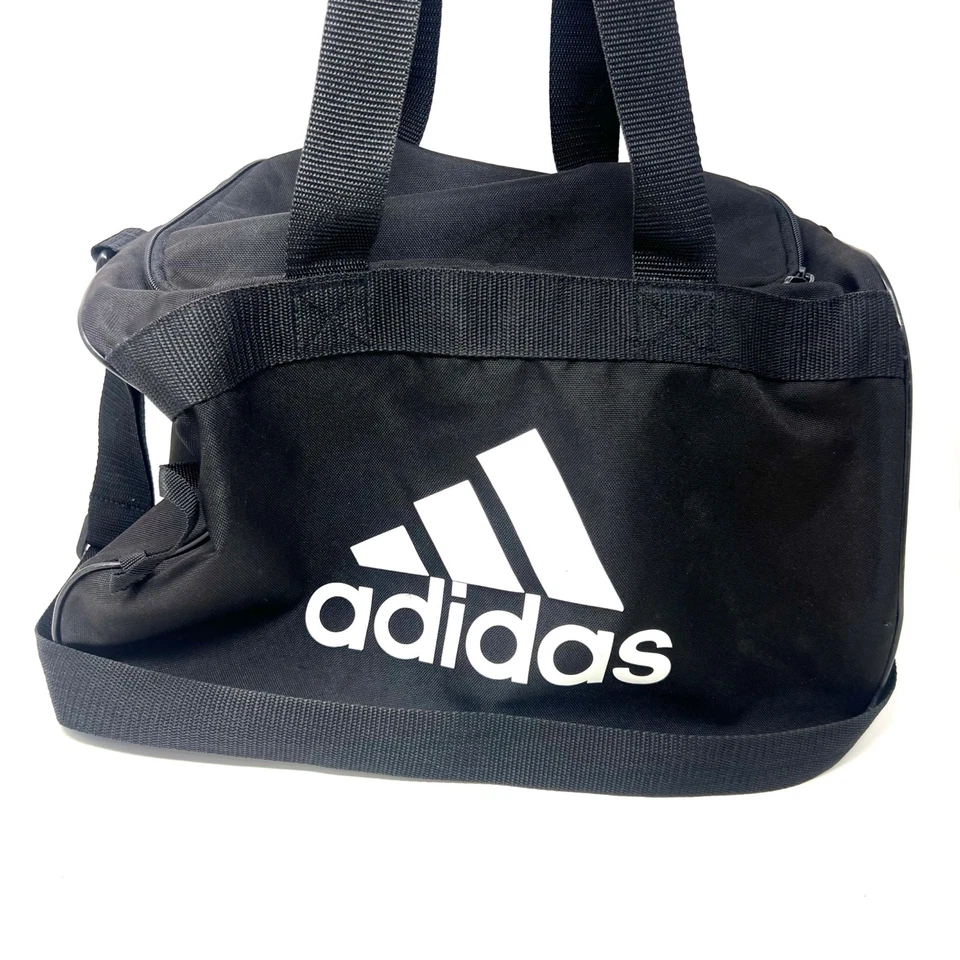 Bolso Addidas Duggle Entrenamiento Deportes - Negro con Logo Addidas Foto 1 de 4