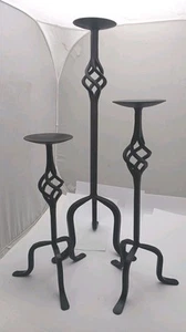 3 Vintage gedrehte Schmiedeeisen Gusseisen Stumpenkerzenhalter 25", 18" & 15" - Bild 1 von 9
