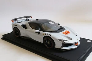 BBR P18237A Ferrari SF90 XX Stradale in Bianco Artico con parapolvere 1:18 - Foto 1 di 8