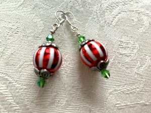 Holiday CHRISTMAS BULB Handmade Earrings New Never Worn - Picture 1 of 1