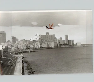 Veduta di HAVANA CUBA città grattacieli sulla costa 1973 foto stampa d'epoca - Foto 1 di 2