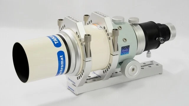 Takahashi FS-60CP  f/5.9 Fluorite APO Refractor 95WB Rings 220B Plate Bridge100 - Image 1 of 4