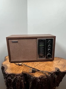 Vintage 1970s Sony TFM-9440W AM FM Table Top Radio Works Sounds & Looks GREAT!! - Picture 1 of 14