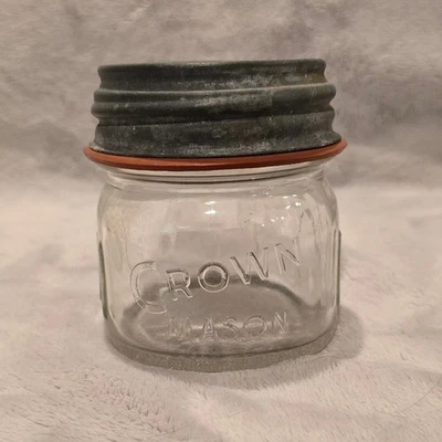Винтажная фруктовая банка Crown Mason 1/2 пинты с гребнями сбоку - Изображение 1 из 4