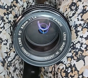 Vintage Canon FD 50mm 1:1.4 Lens With Caps & UV Filter - Picture 1 of 7